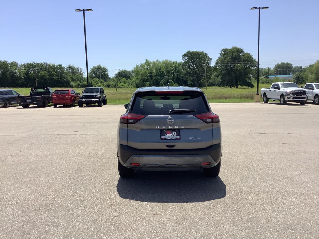2023 Nissan Rogue SV photo 4
