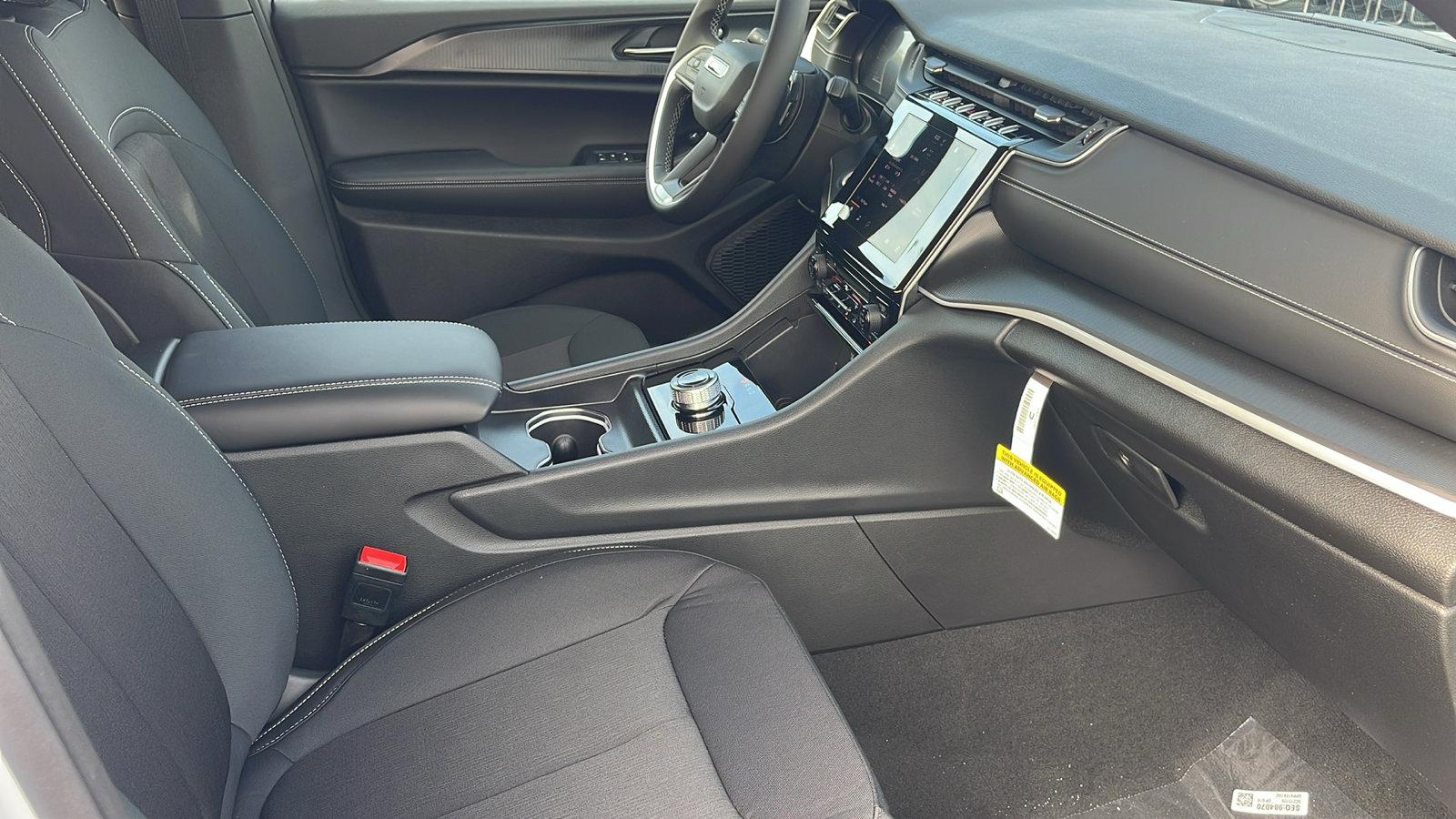 2025 Jeep Grand Cherokee Laredo photo 24