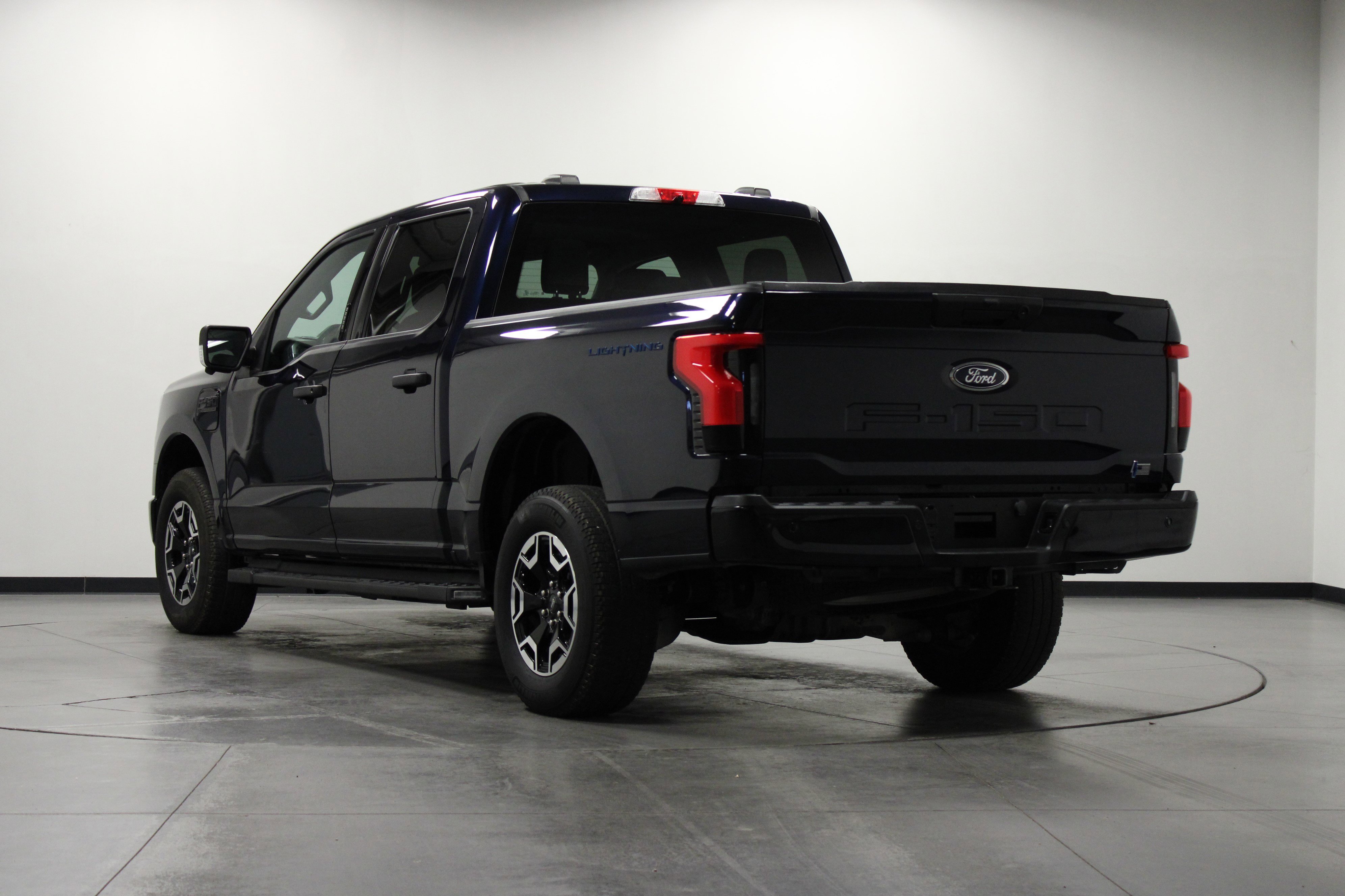 2023 Ford F-150 Lightning XLT photo 5