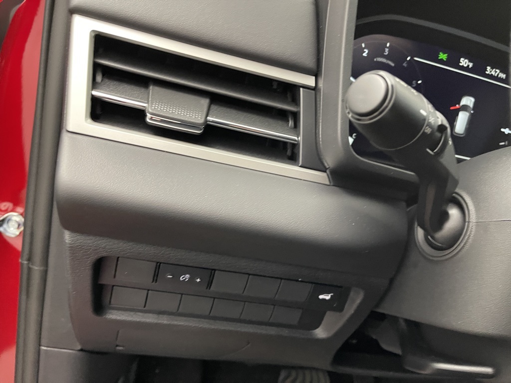 2025 Mitsubishi Outlander SE photo 7