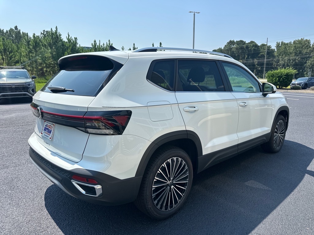 2025 Volkswagen Taos SE photo 13
