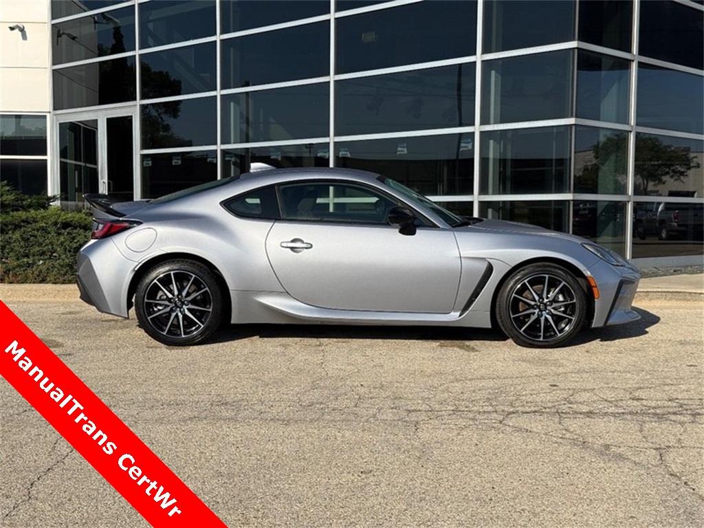 2024 Toyota GR86 Base photo 2