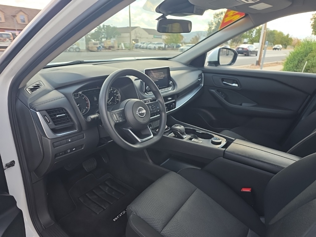 2024 Nissan Rogue SV photo 8