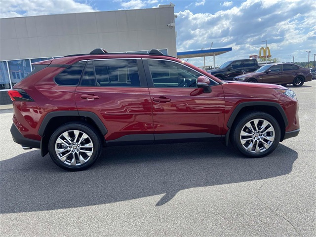 2021 Toyota RAV4 XLE Premium photo 2
