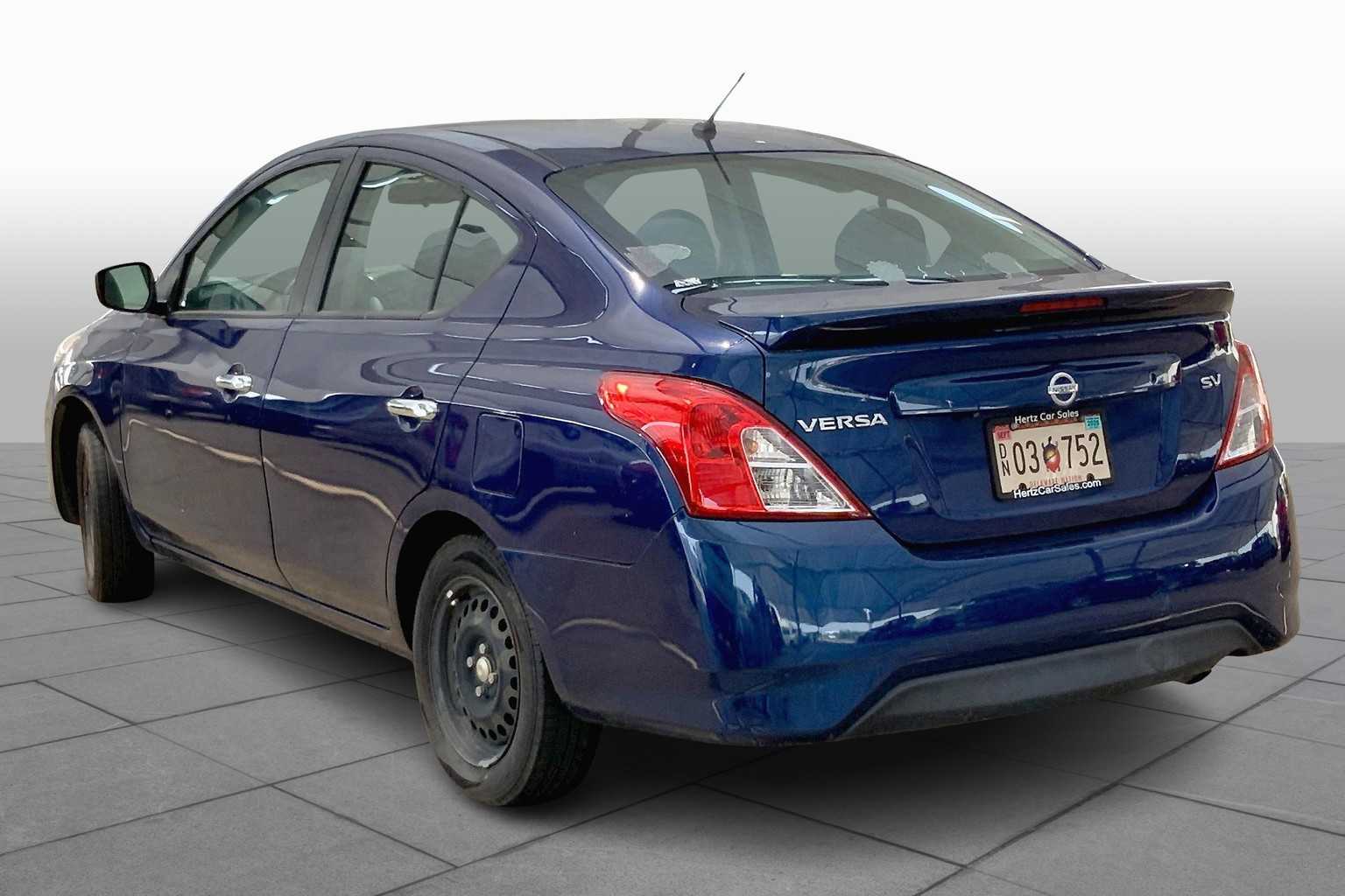 2019 Nissan Versa SV photo 11