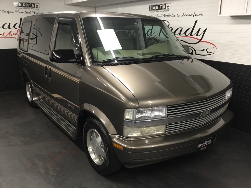 1999 Chevrolet Astro Van photo 2