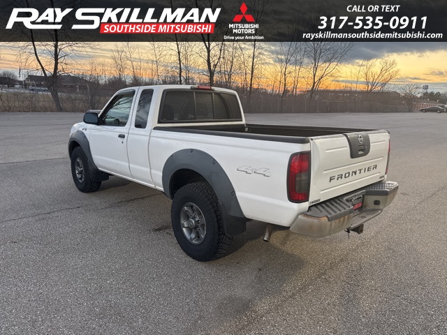 2002 Nissan Frontier XE photo 3