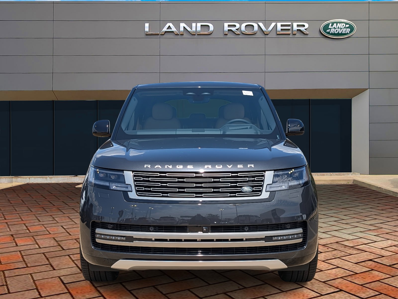 2025 Land Rover Range Rover SE photo 2