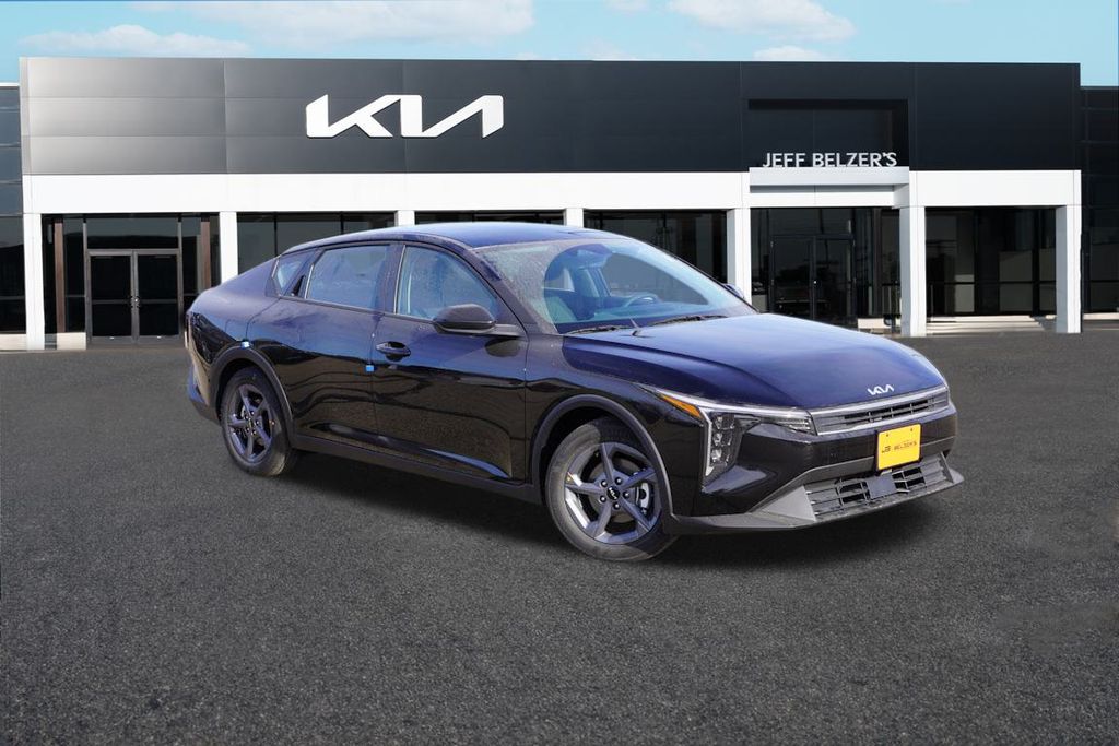 2025 Kia K4 LXS's photo
