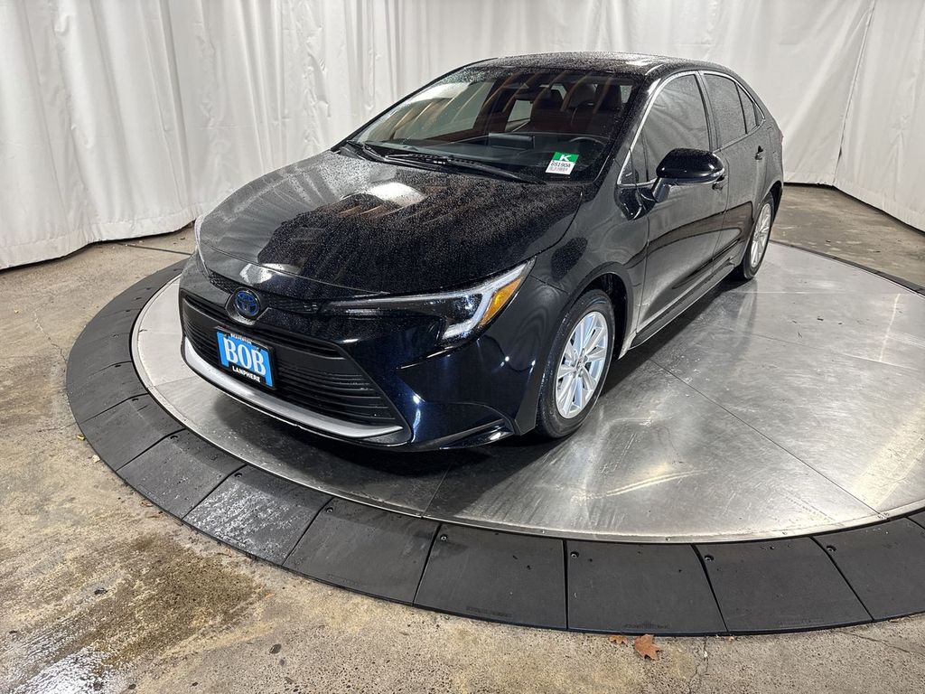 2024 Toyota Corolla XLE's photo