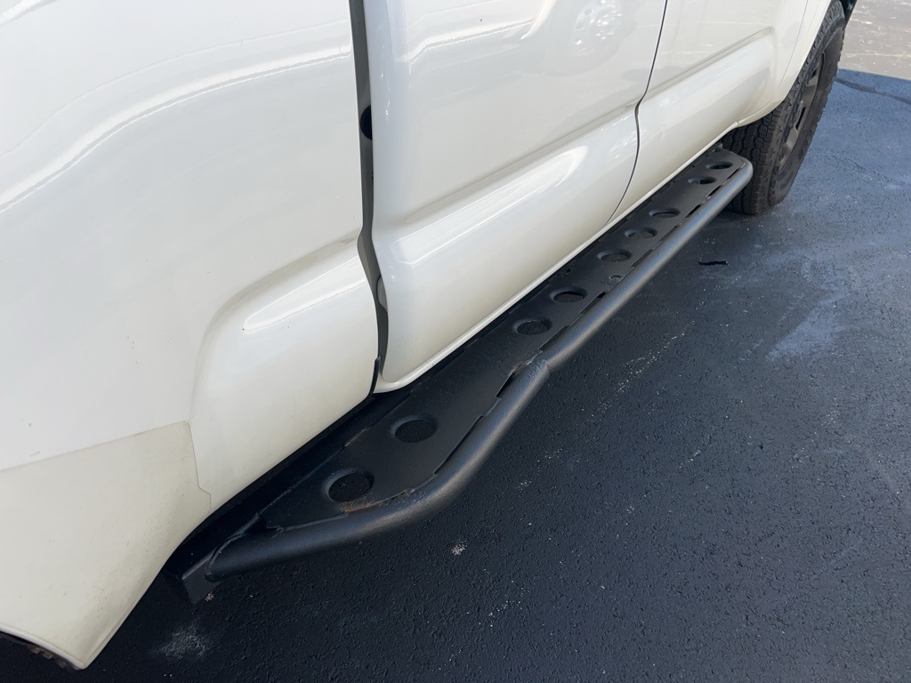 2016 Toyota Tacoma SR photo 4