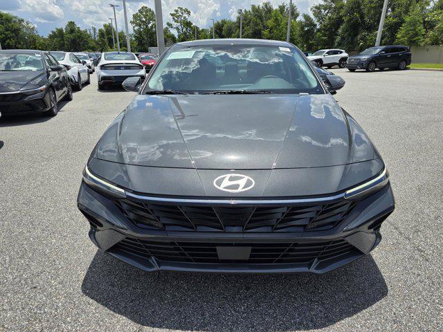 2025 Hyundai Elantra Limited photo 2