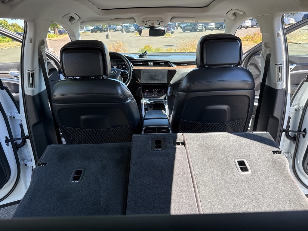 2019 Audi e-tron Premium Plus photo 27