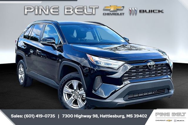 2024 Toyota RAV4 XLE's photo