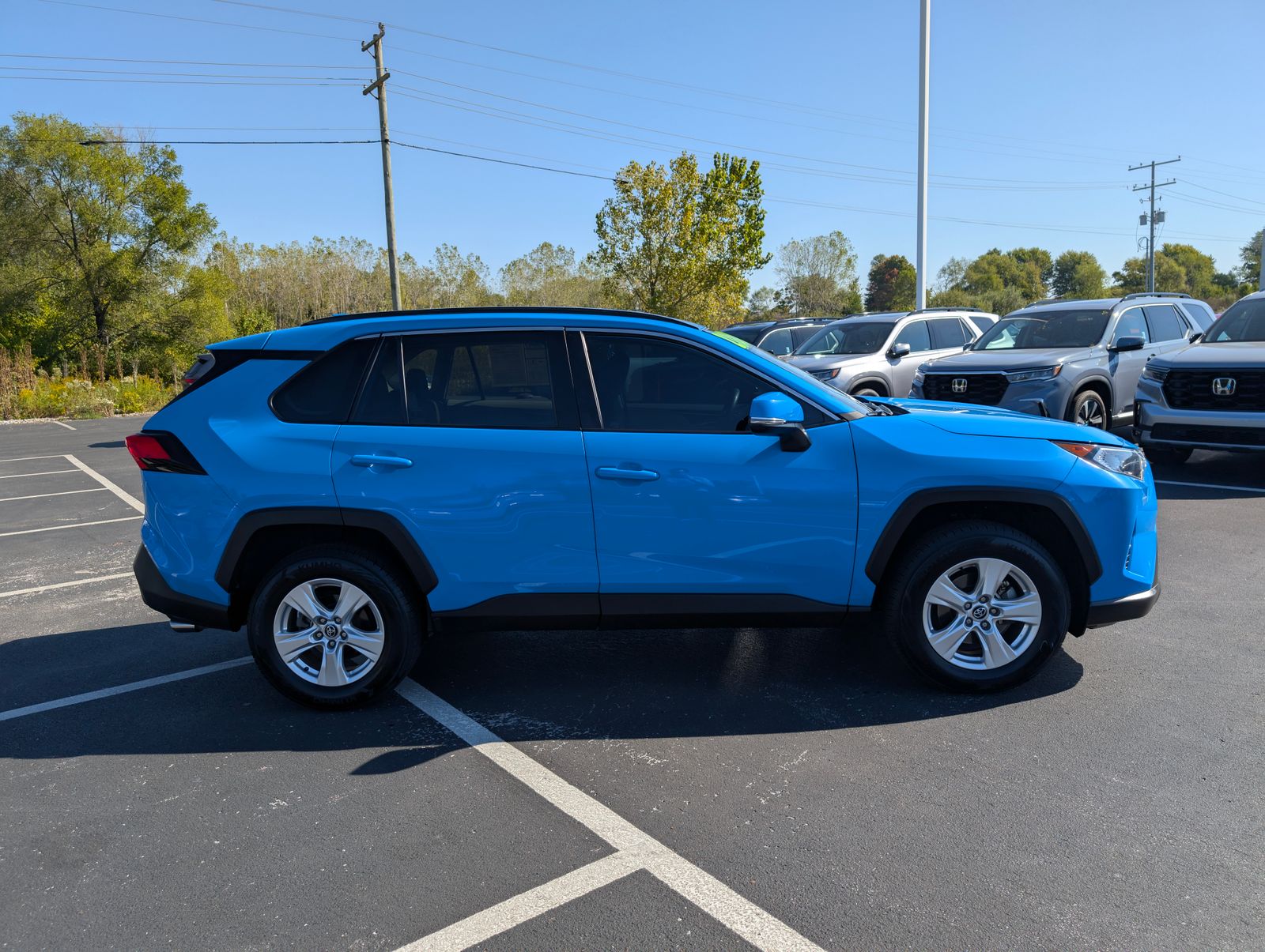 2020 Toyota RAV4 XLE photo 7