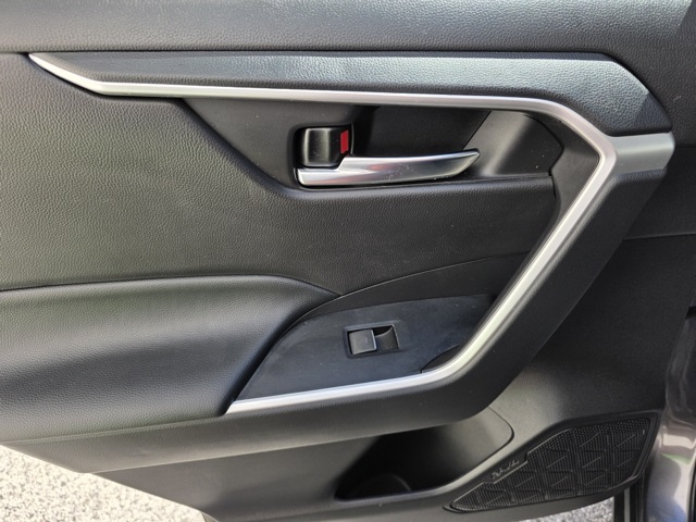 2024 Toyota RAV4 Hybrid XLE photo 11