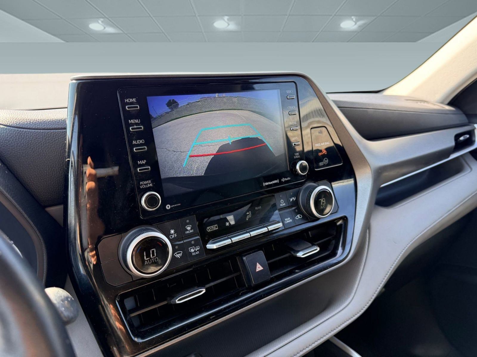2020 Toyota Highlander LE photo 28