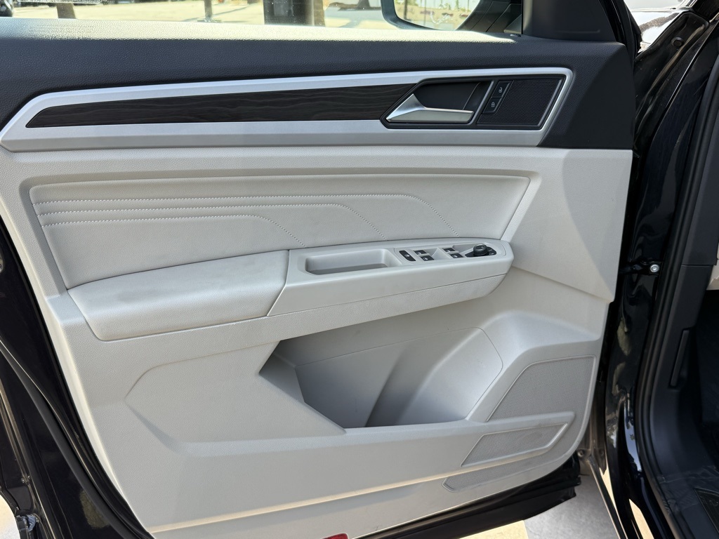 2022 Volkswagen Atlas V6 SE Technology photo 3