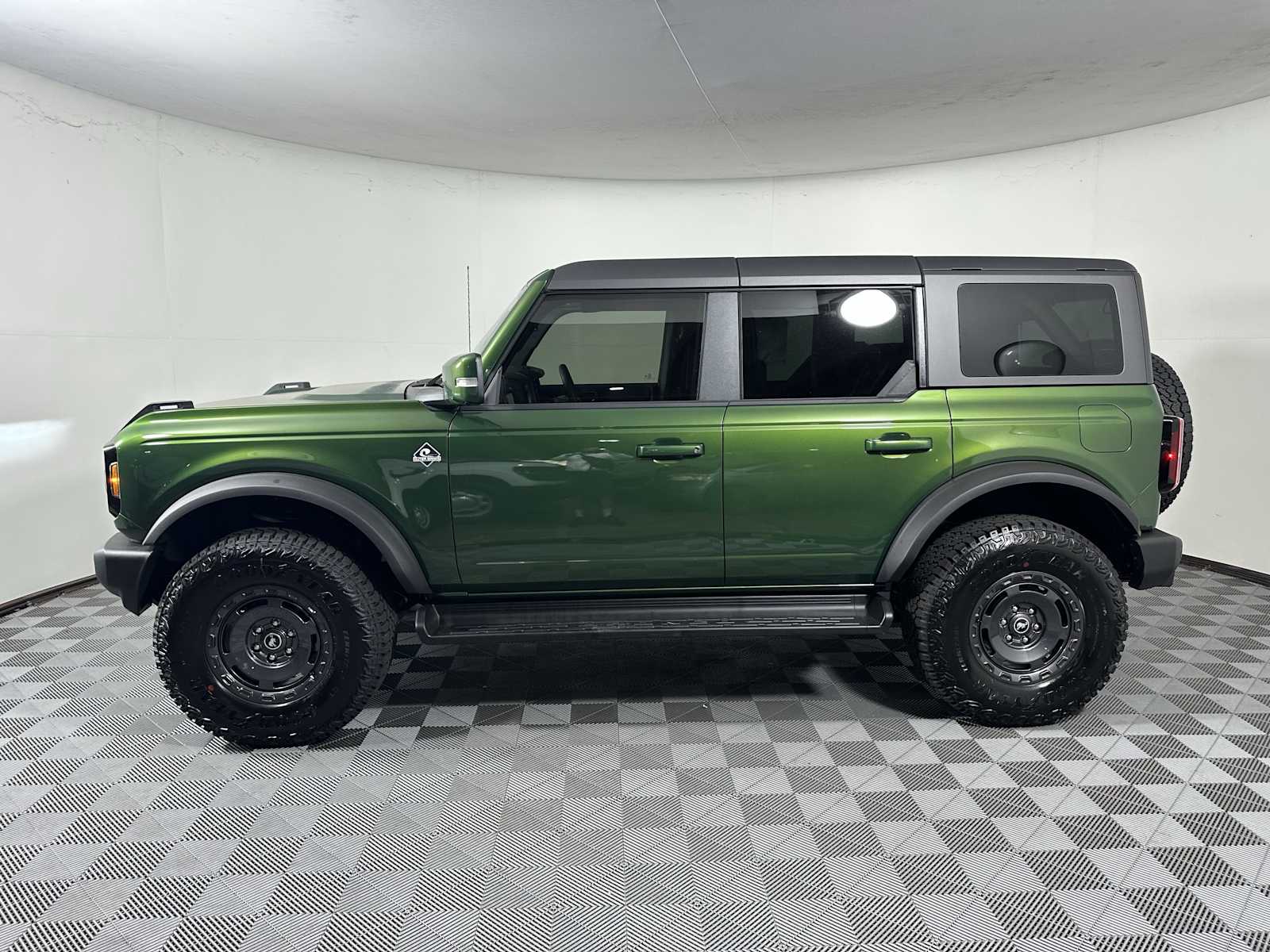 2025 Ford Bronco Outer Banks photo 4