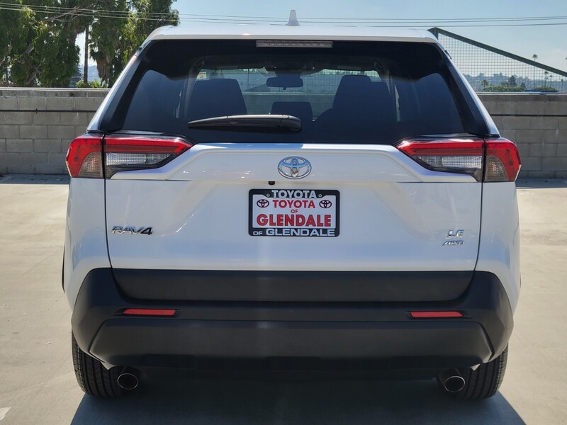 2023 Toyota RAV4 LE photo 3