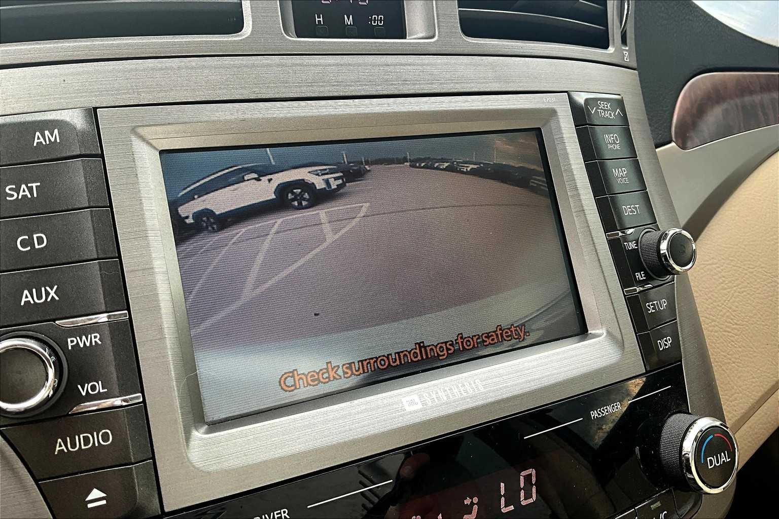 2011 Toyota Avalon Limited photo 25