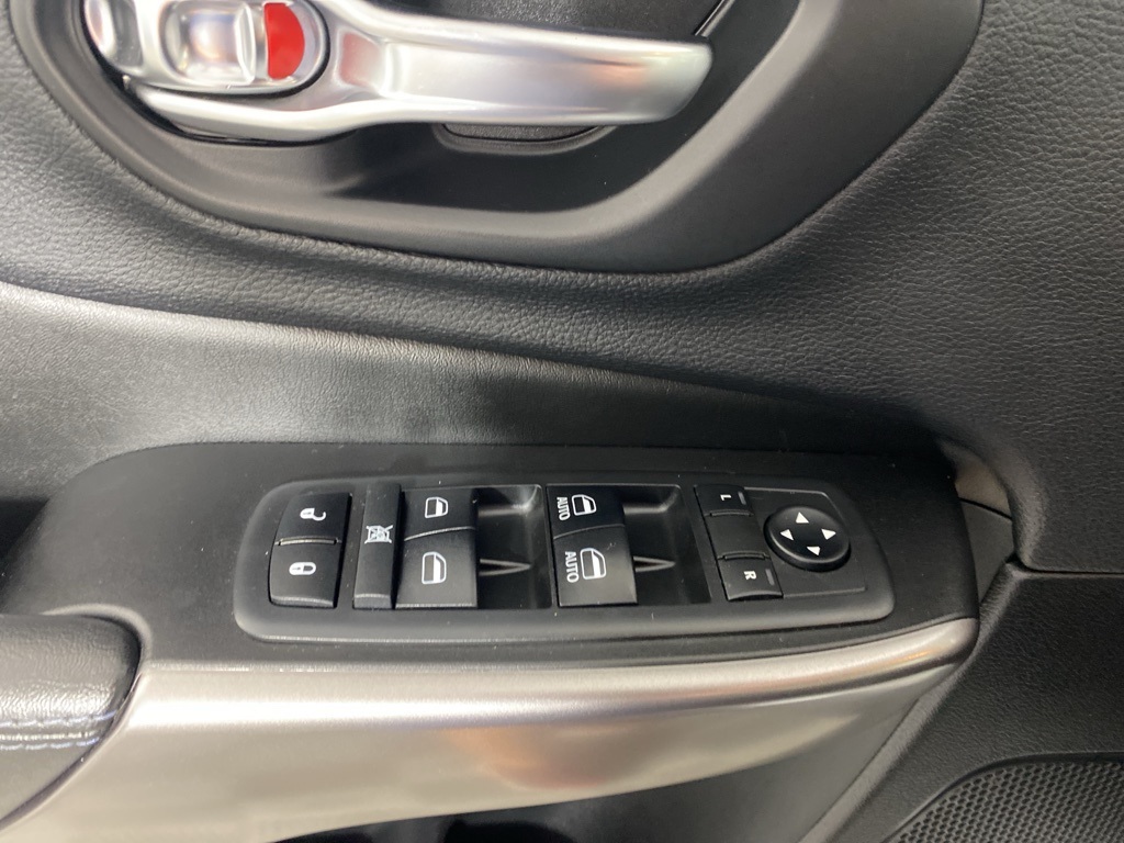 2019 Jeep Cherokee Latitude photo 9