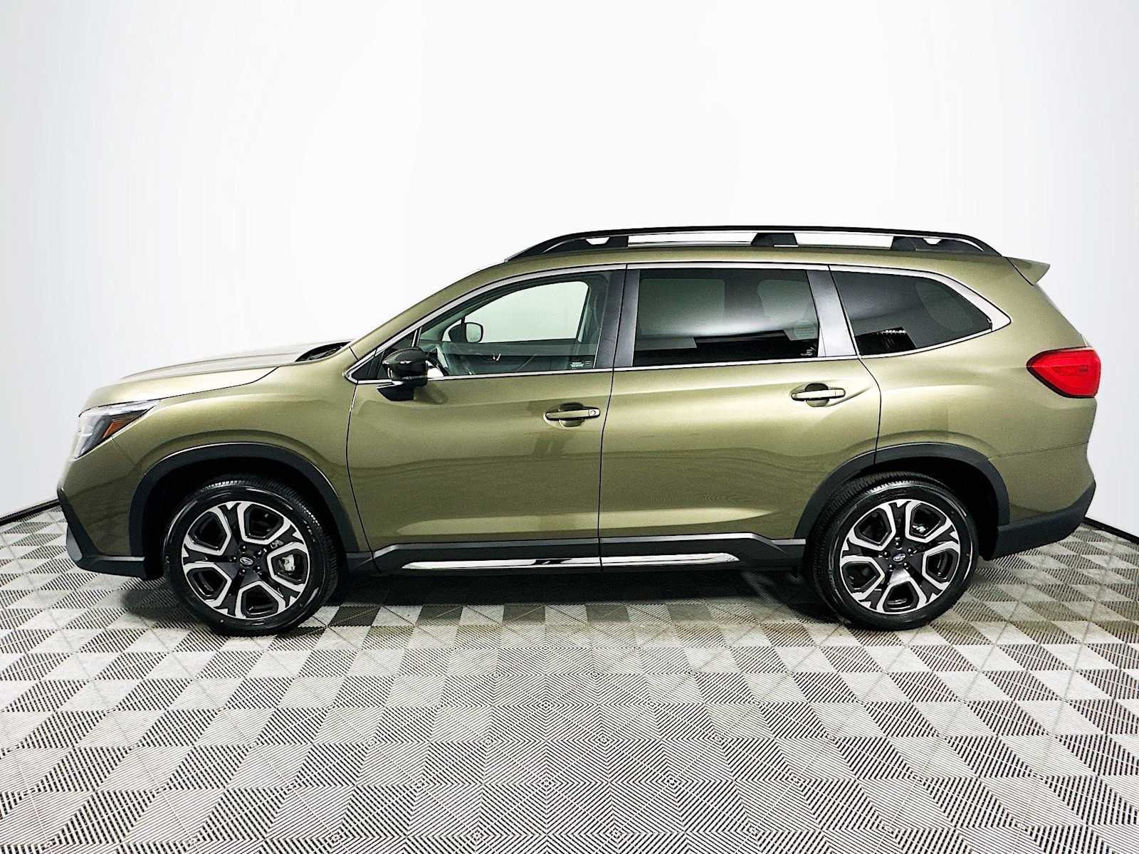 2025 Subaru Ascent Limited photo 4