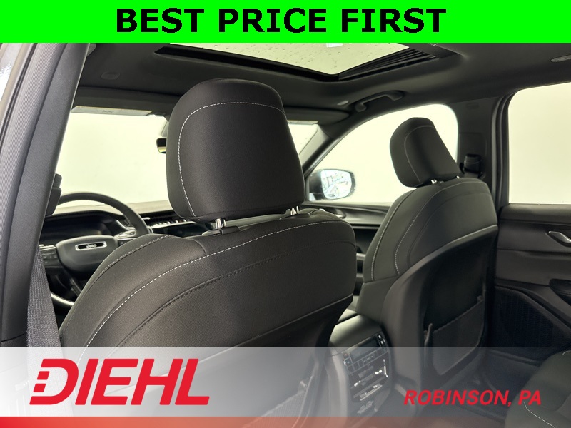 2025 Jeep Grand Cherokee Laredo photo 16