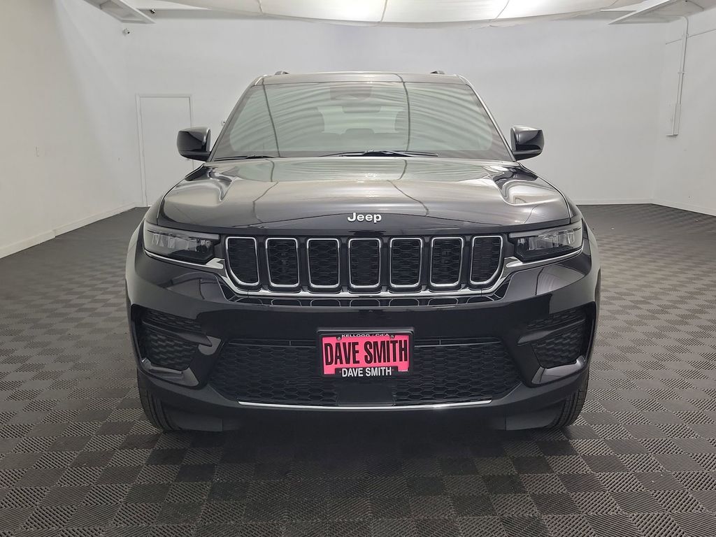 2025 Jeep Grand Cherokee Laredo photo 4