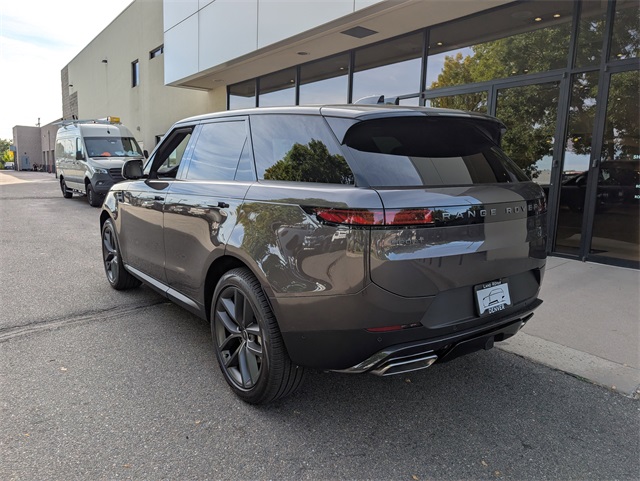 2025 Land Rover Range Rover Sport SE photo 4