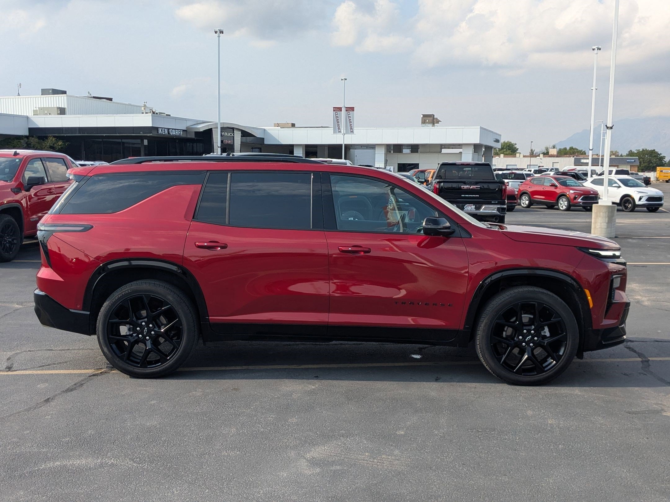 2024 Chevrolet Traverse RS photo 2