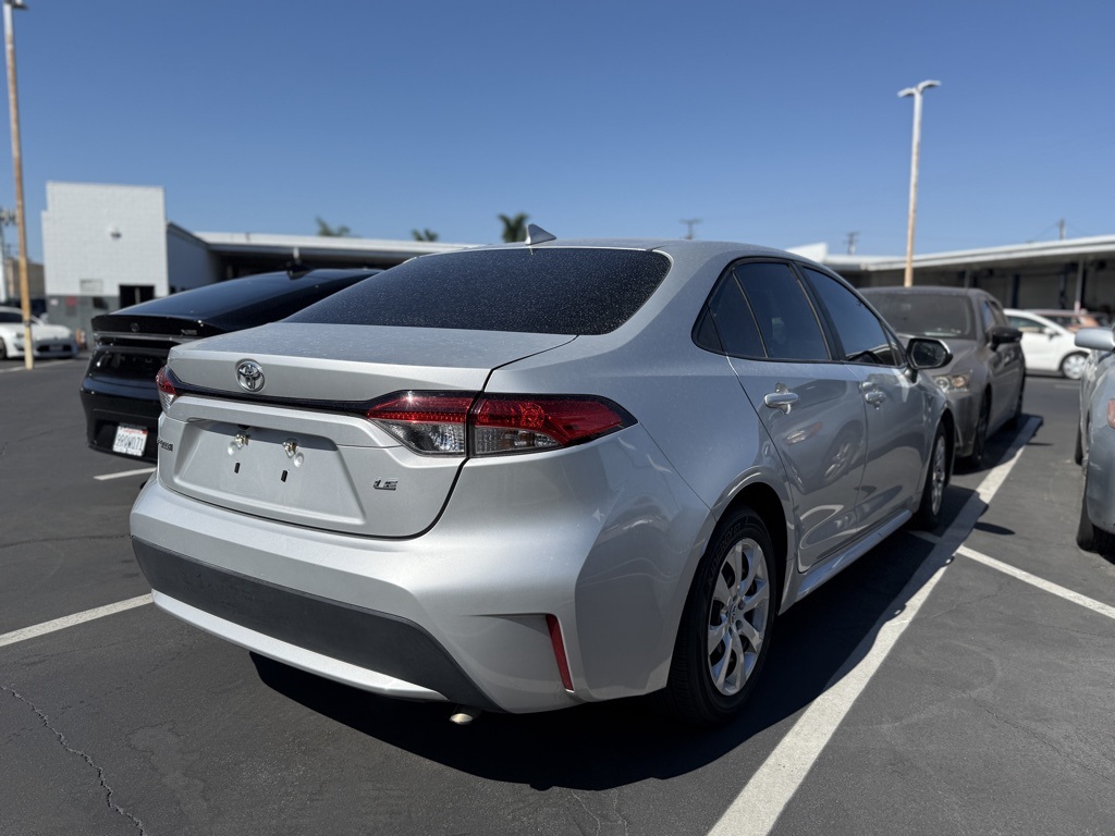 2021 Toyota Corolla LE photo 3