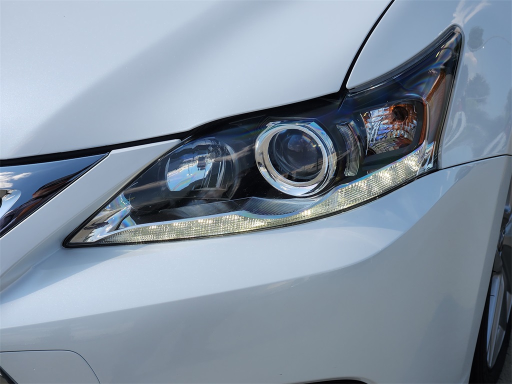 2017 Lexus CT 200h photo 9