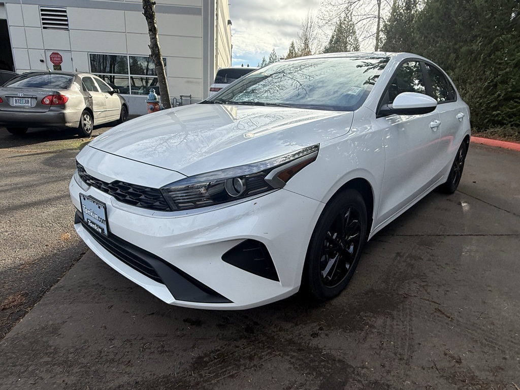 2023 Kia Forte LXS photo 4