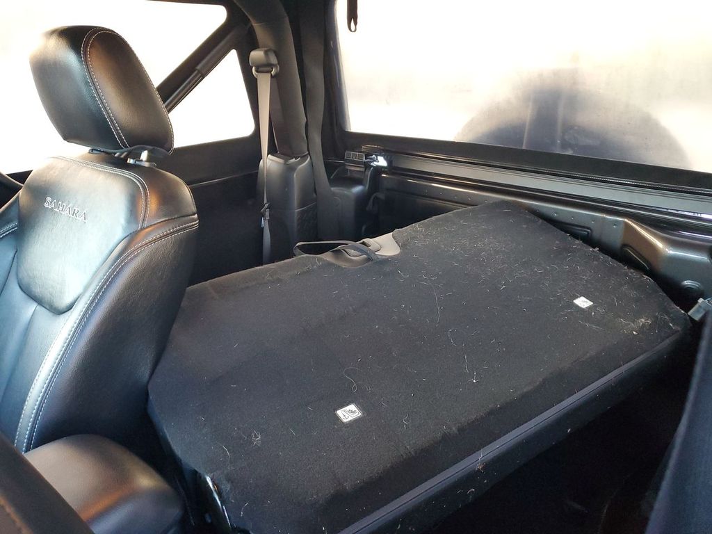 2018 Jeep Wrangler Sahara photo 19