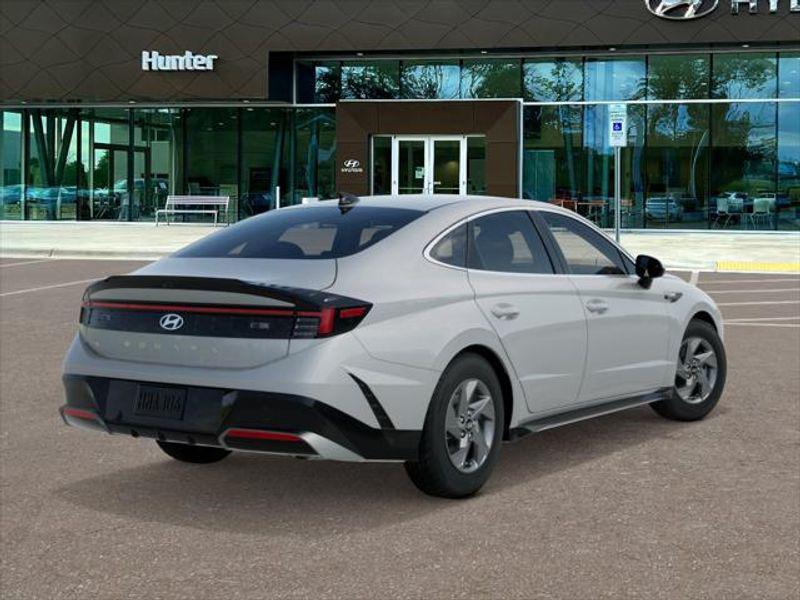 2026 Hyundai Sonata SE photo 3