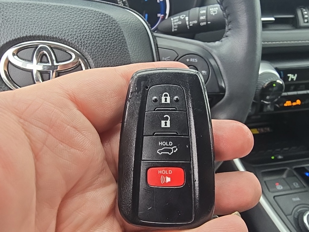2024 Toyota RAV4 Hybrid XLE Premium photo 19