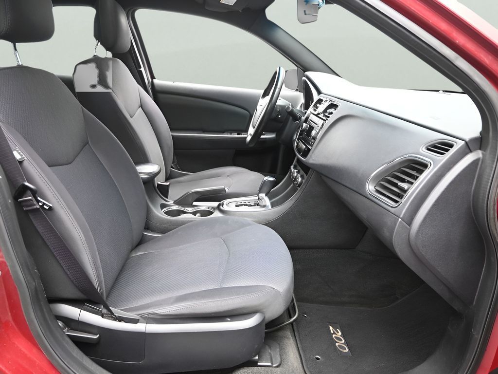 2012 Chrysler 200 Touring photo 12