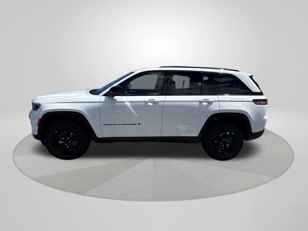 2025 Jeep Grand Cherokee Altitude photo 4