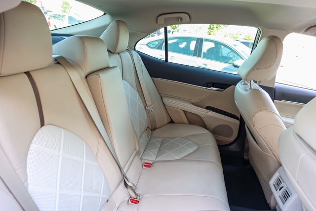 2018 Toyota Camry Hybrid XLE photo 15