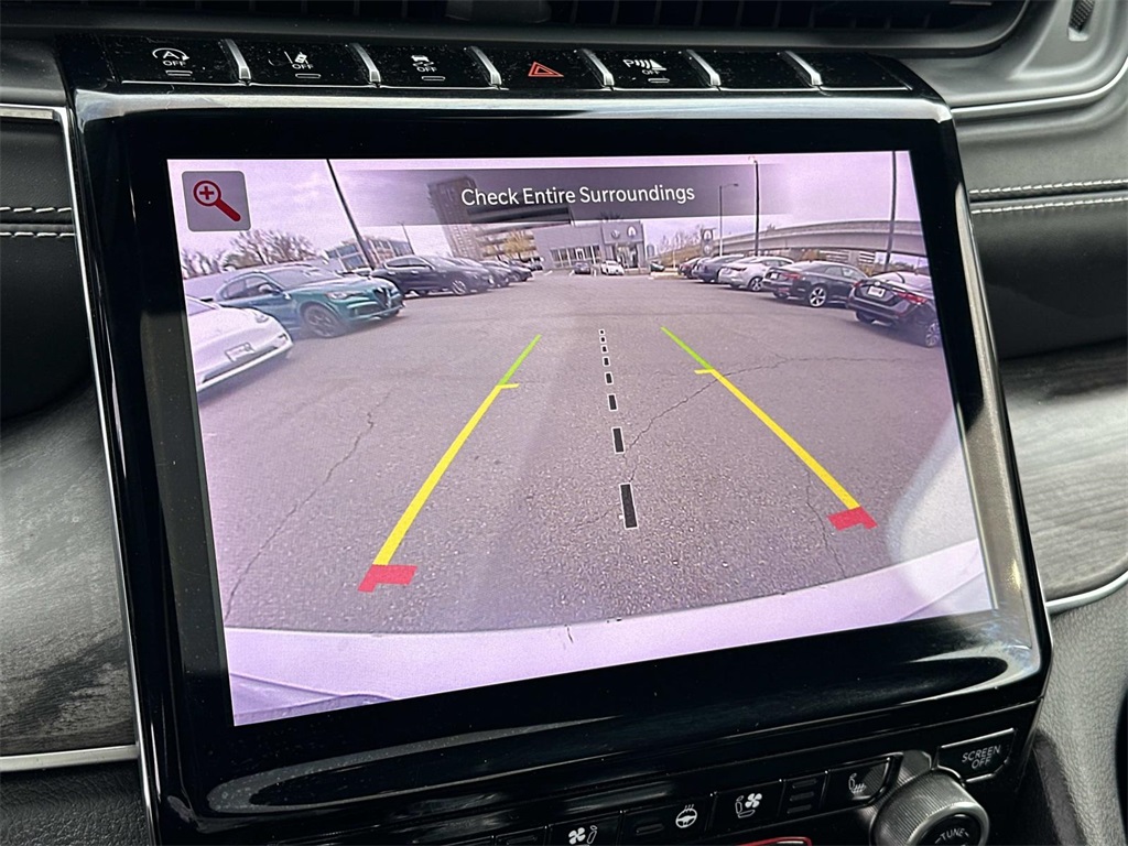 2021 Jeep Grand Cherokee Overland photo 3