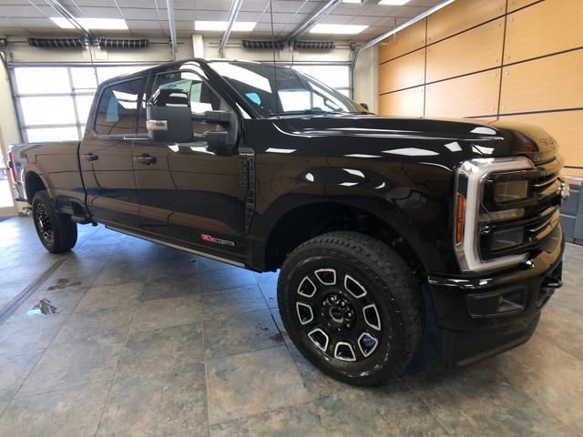 2025 Ford F-350 Super Duty Platinum's photo