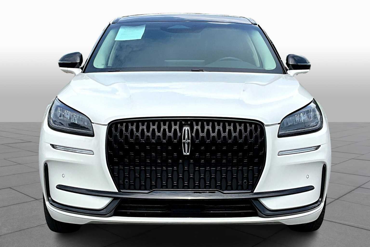 2023 Lincoln Corsair Standard photo 3