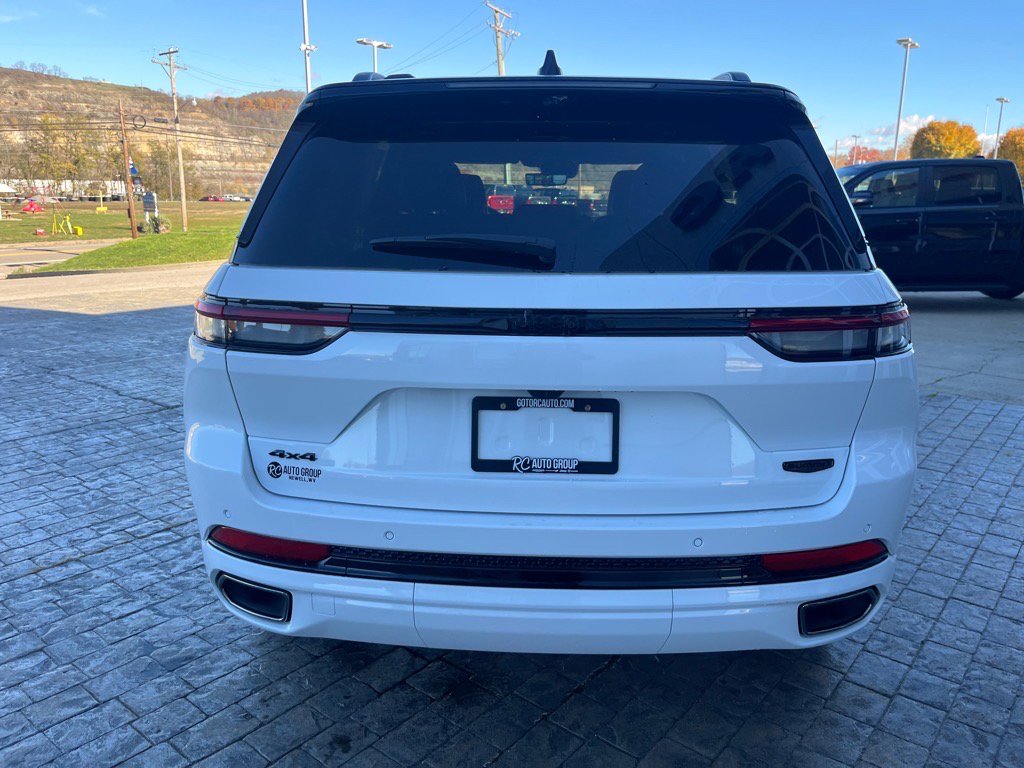 2025 Jeep Grand Cherokee Summit photo 4