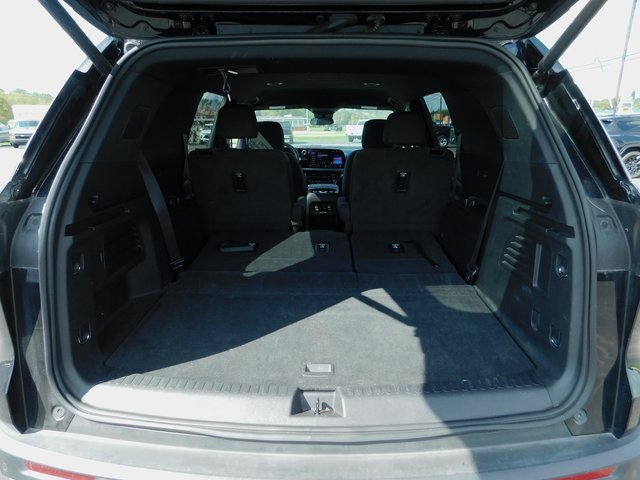 2025 Chevrolet Traverse photo 13