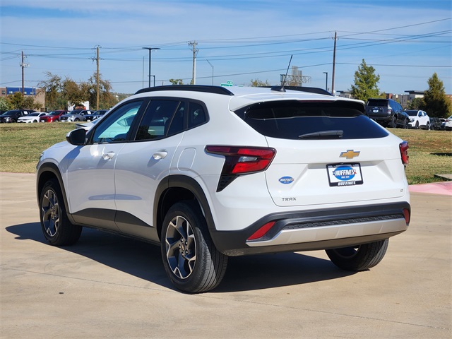 2024 Chevrolet Trax LT photo 4