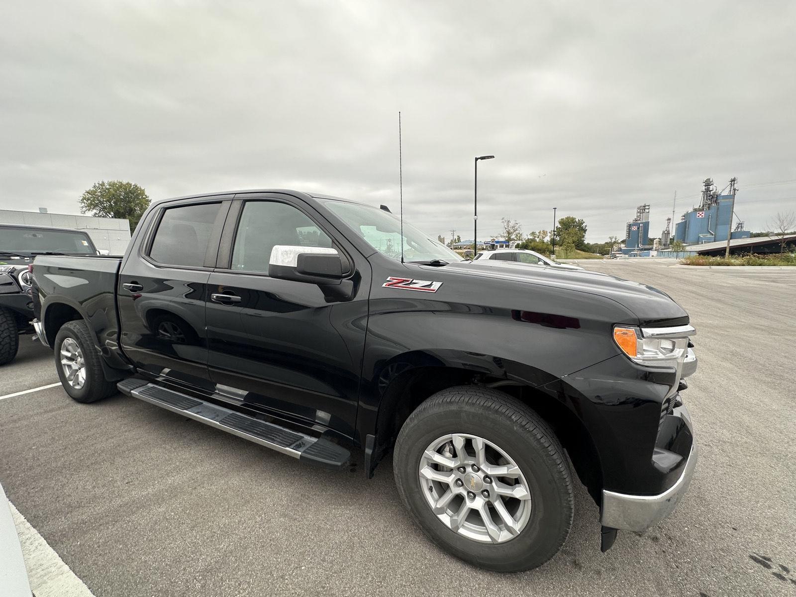 2022 Chevrolet Silverado 1500 LT photo 4