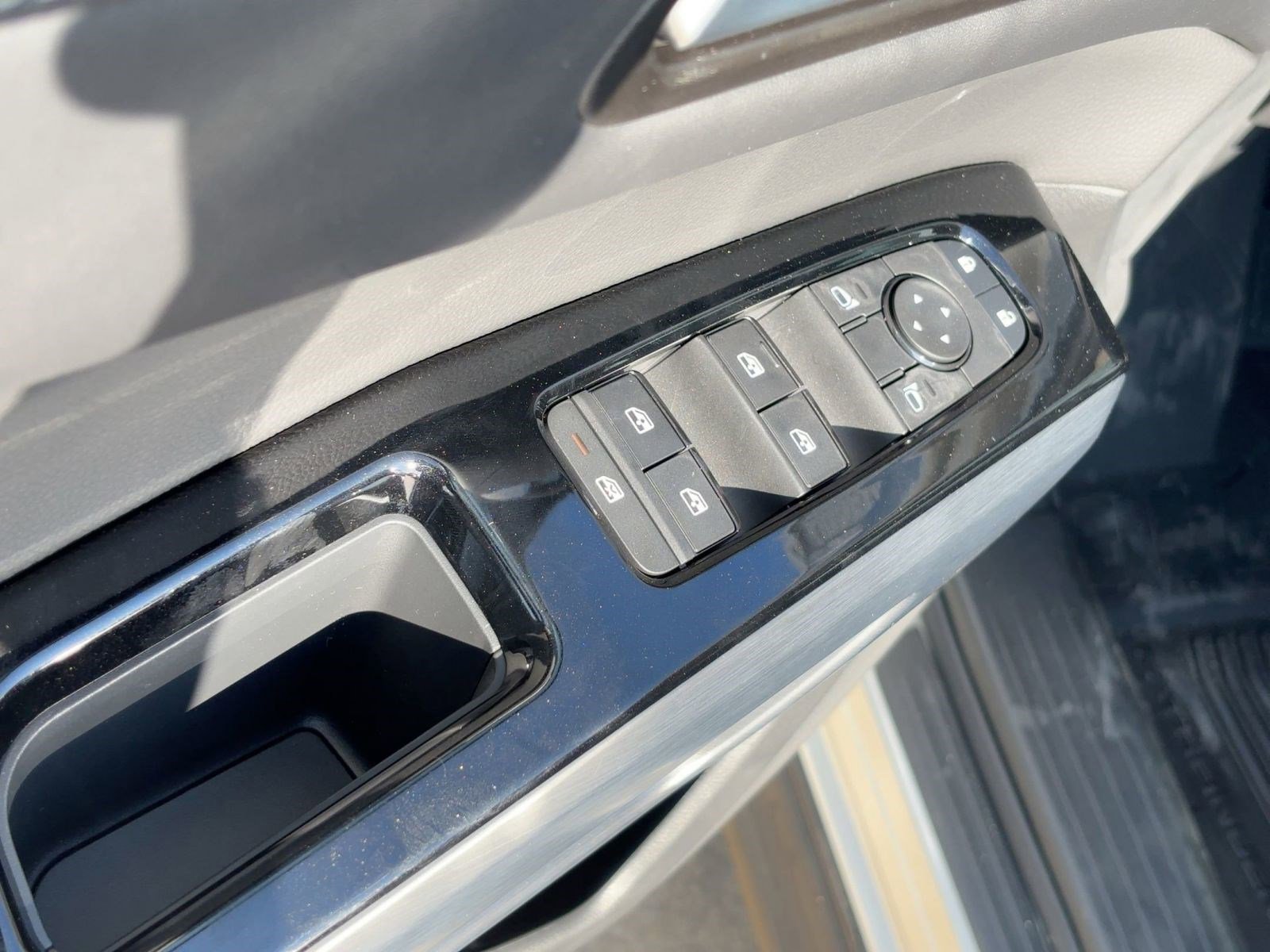 2025 Nissan Pathfinder SL photo 13