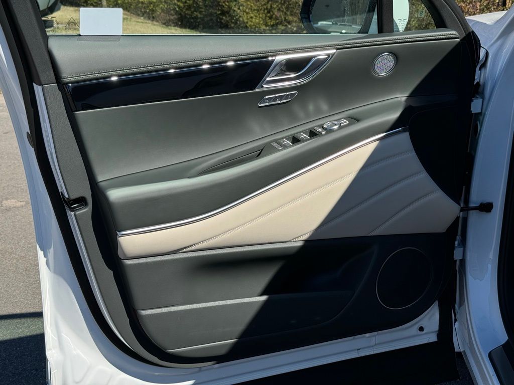 2025 Genesis GV80 2.5T AWD photo 18
