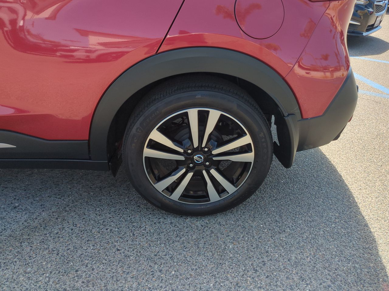 2020 Nissan Kicks SR photo 25